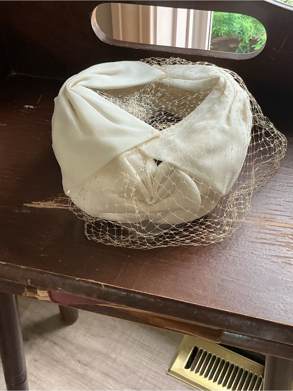 Vintage Cream Veiled Pillbox Hat birdcage 50’s Dwayne original